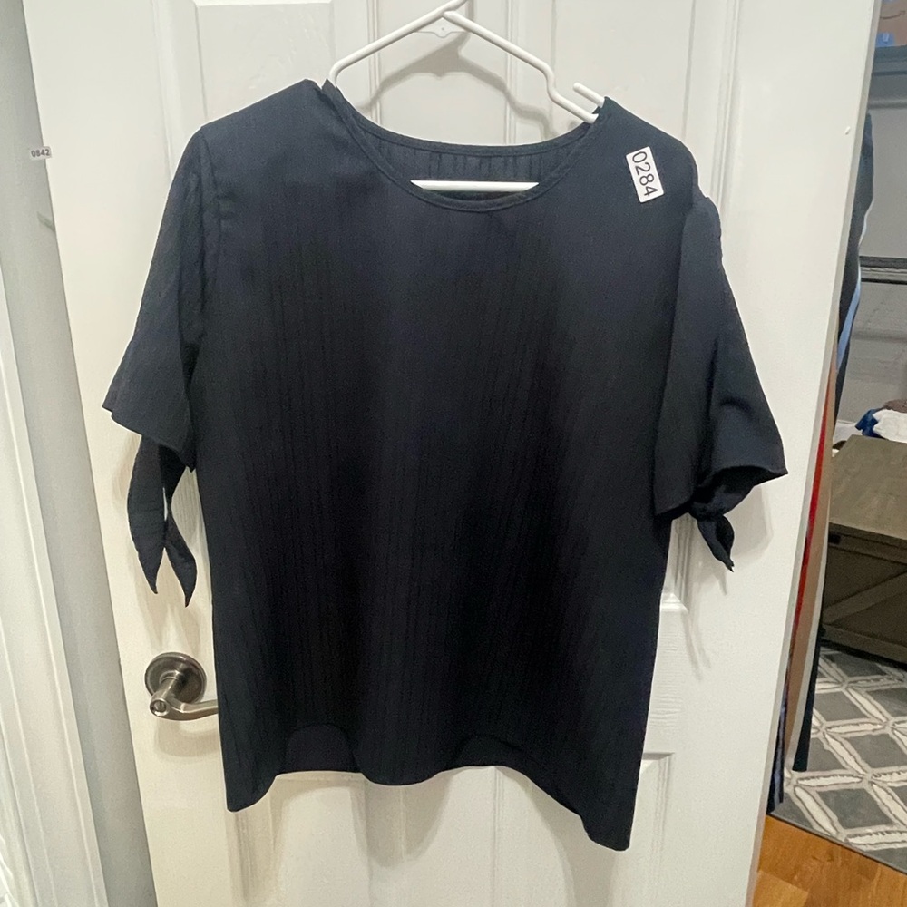 Temu navy blue top shortsleeved XxLargw new never worn